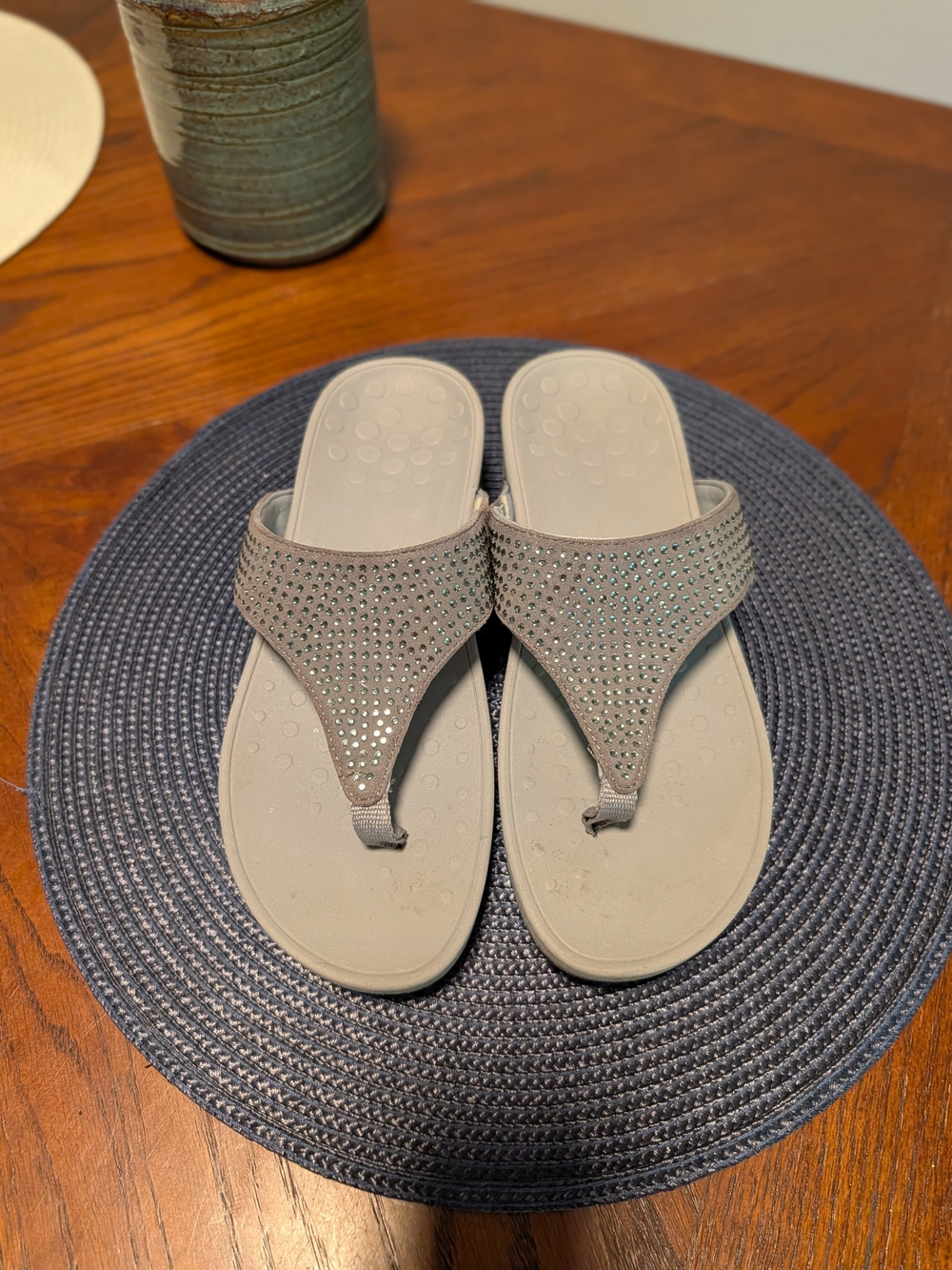 Vionic Gray/ Silver Rhinestone Thong Sandals. Sz 8. Podiatrist Designed.